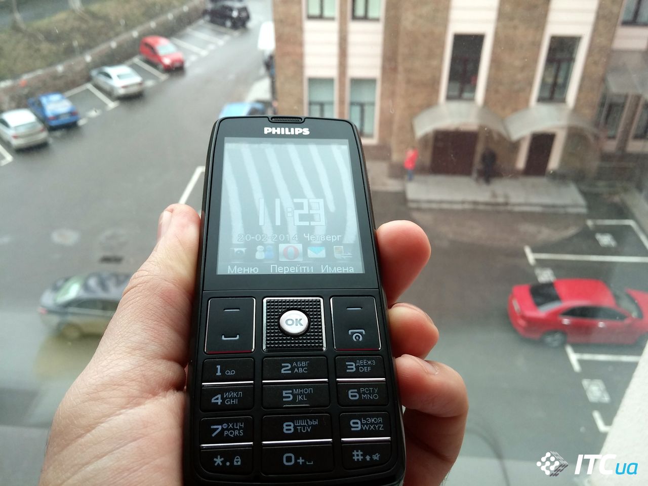 Обзор телефона Philips Xenium X5500