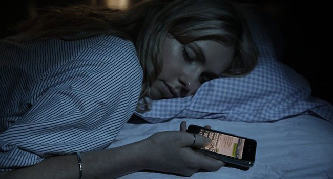 Использование смартфонов по вечерам плохо влияет на сон и работоспособность