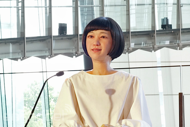 В японском музее Miraikan проходит выставка с участием роботов с человеческими лицами