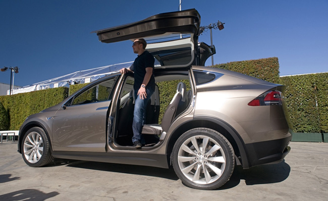 Производство электрического кроссовера Tesla Model X начнется в 2015 году