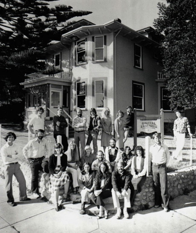 Digital Research Inc.: коллективное фото 1980 г. Гэри и Дороти Килдаллы – крайние справа на первом плане