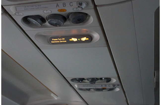 plane-turn-off-electronic-devices_1020.0_standard_640.0