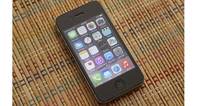 Смартфон iPhone 4s плохо приспособлен для работы с iOS 8