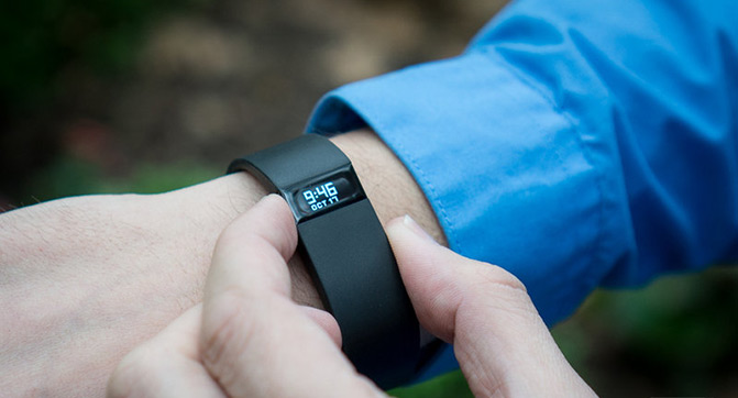 Fitbit подготовила к выпуску фитнес-браслеты Charge и Charge HR