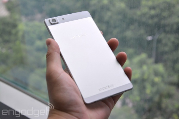 Самый тонкий в мире смартфон Oppo R5 толщиной всего 4,85 мм поступит в продажу в декабре по цене $499