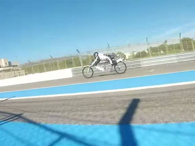 Frenchman reaches 207mph on rocket-powered bicycle-v2