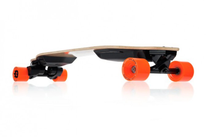 boosted-electric-skateboard-dual-plus-drive-full