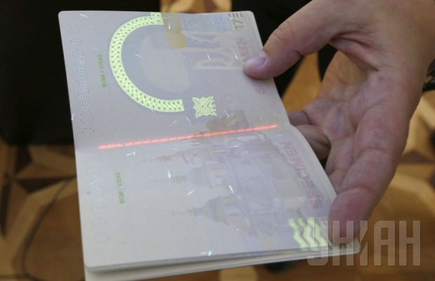 В Киеве представили украинские биометрические паспорта