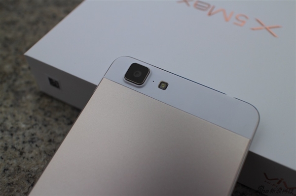 Vivo X5 Max отобрал у Oppo R5 звание самого тонкого смартфона в мире
