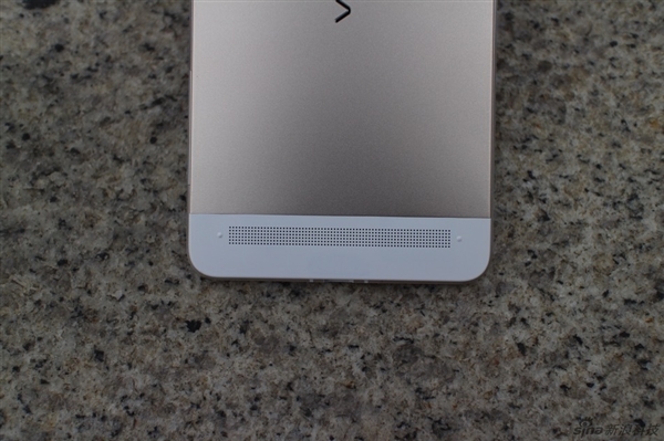 Vivo X5 Max отобрал у Oppo R5 звание самого тонкого смартфона в мире