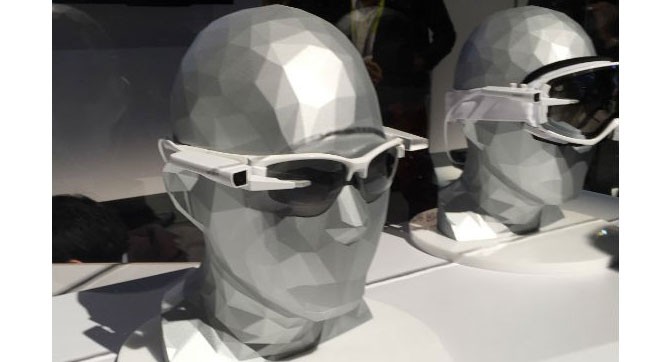 Sony показала на CES 2015 собственные умные очки SmartEyeglass