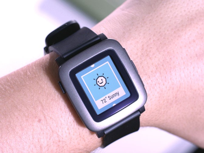 Pebble анонсировала на Kickstarter умные часы Pebble Time с цветным дисплеем