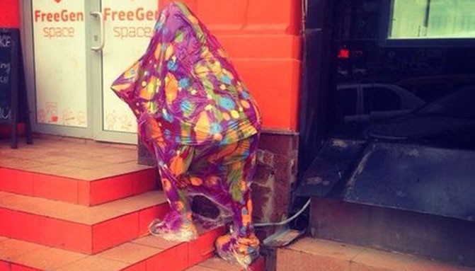 Интерактивная скульптура «Гик» в Киеве раздает бесплатный Wi-Fi