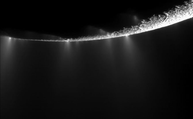 Enceladus_plumes