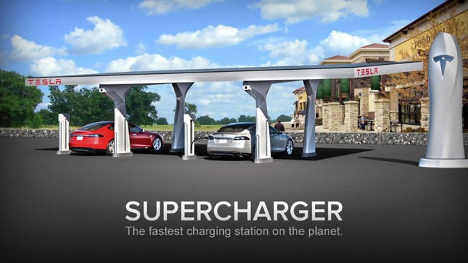 Новые прошивки предотвратят полный расход заряда батареи и добавят автопилот в электромобили Tesla