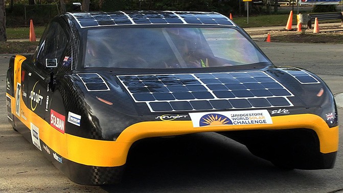 Электромобиль на солнечных батареях Sunswift eVe скоро может получить разрешение на эксплуатацию на дорогах общего назначения