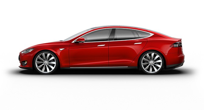 Tesla Motors приступает к продажам б/у электромобилей через интернет