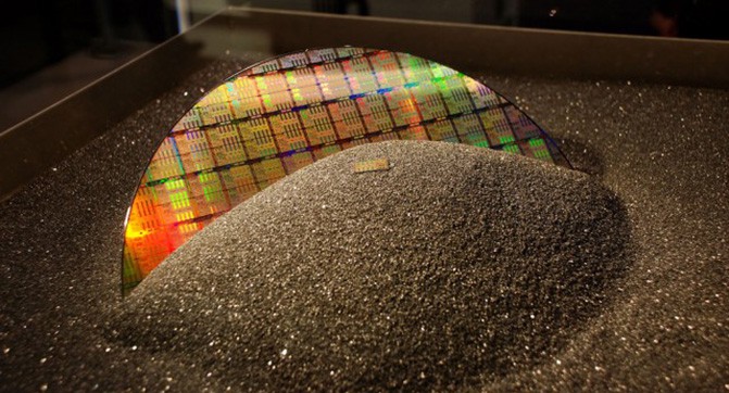 Intel откладывает начало производства процессоров по 10-нанометровой технологии