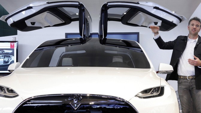 Tesla Model X doors