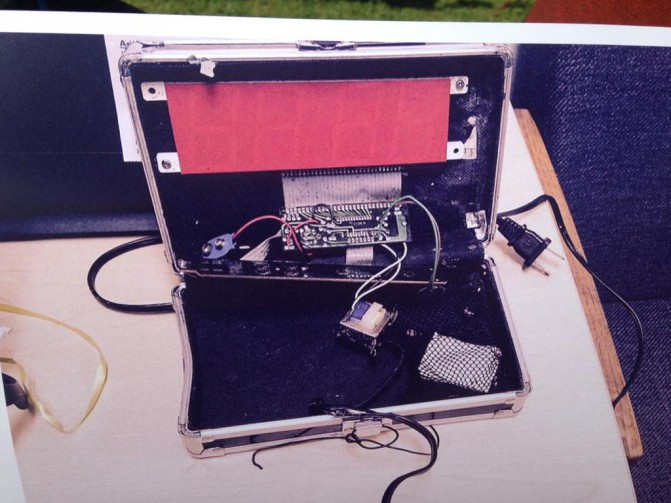 Американский школьник после ареста по подозрению в создании бомбы был приглашён в IT-компании и Белый дом