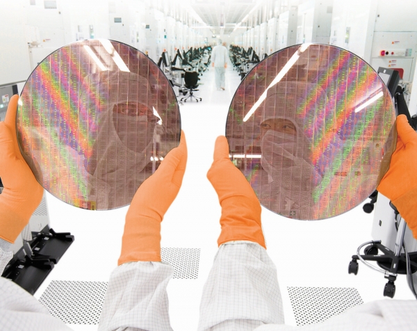 sm.globalfoundries_semiconductor_wafers_300mm.600
