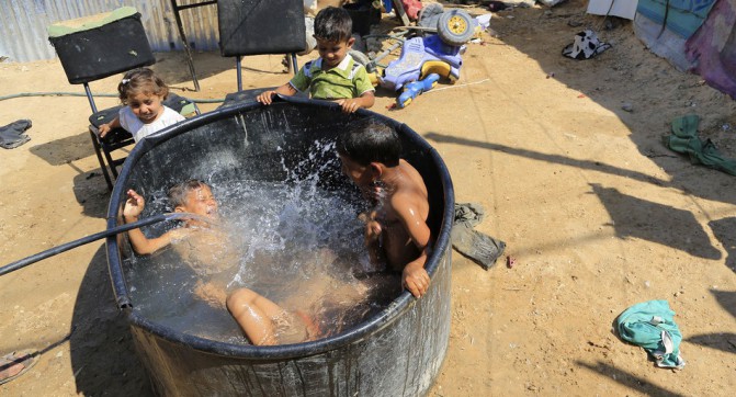Mideast Palestinians Heat Wave