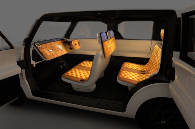 Nissan анонсировала концепт автомобиля с большим количеством дисплеев - для представителей «цифрового поколения»