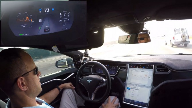VRG_VUP_285_tesla-autopilot-mishaps_SITE.00_00_43_13.Still003