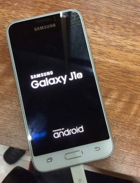Стали известны характеристики смартфона Samsung Galaxy J1 (2016)
