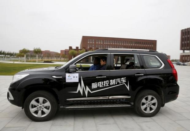 Китайские ученые показали автомобиль, управляемый силой мысли