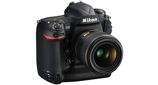 Nikon анонсировала флагманскую зеркальную камеру D5
