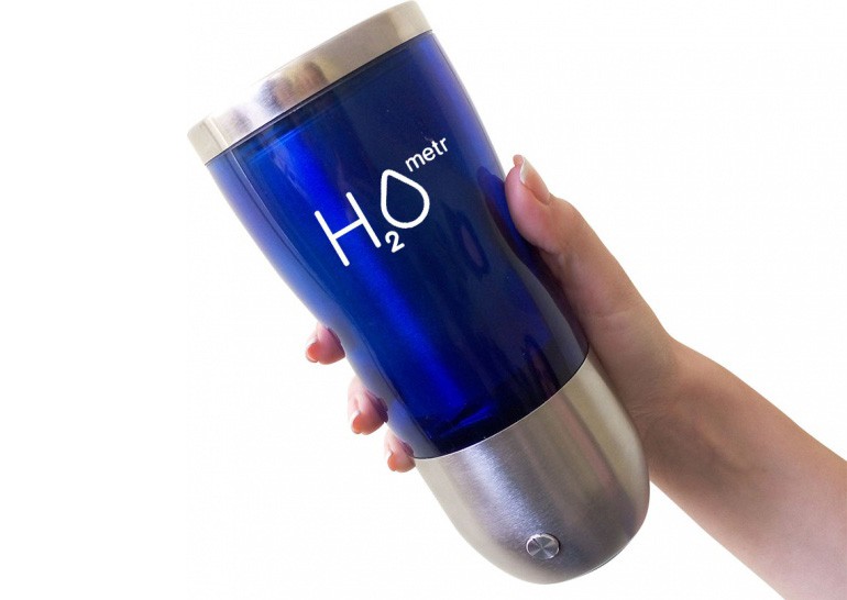 Украинский стартап H2OMetr создал кружку Travel Cup для анализа качества и дезинфекции воды