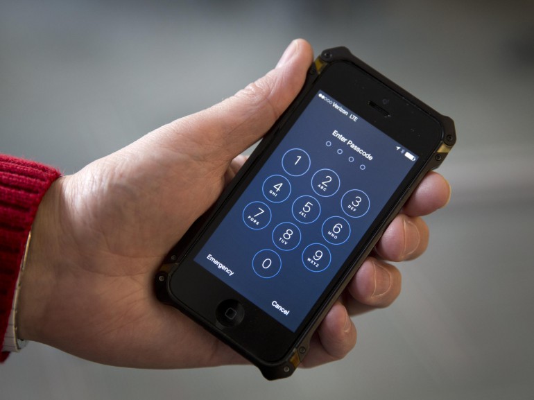 ФБР нашло предполагаемый способ разблокировать iPhone террориста без помощи Apple