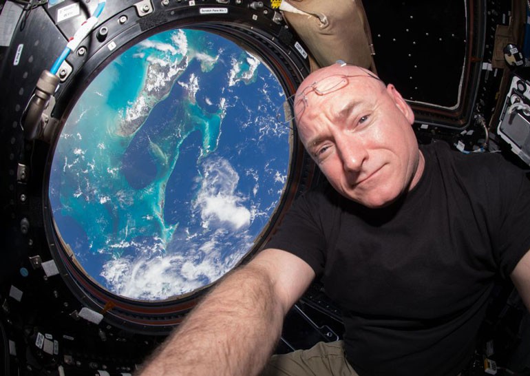 Астронавты благополучно вернулис на Землю после почти года пребывания на борту МКС