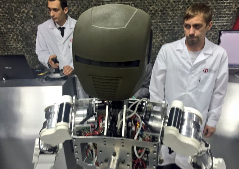 В России показали прототипы роботов «Рысь-БП» и «Аватар»