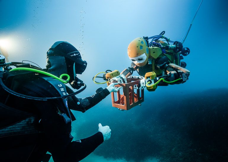 В США создан гуманоидный робот OceanOne для исследования глубин океана