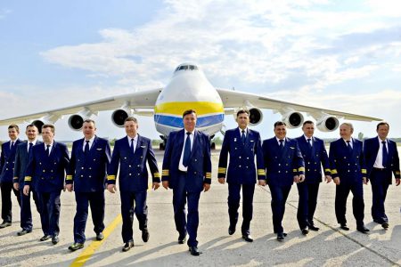 Первый коммерческий рейс Ан-225 «Мрия» в Австралию: украинский супертранспортник успешно сел в Праге