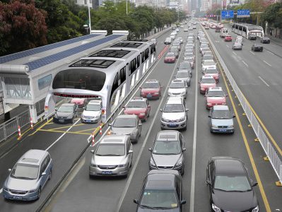 Первые испытания футуристических китайских автобусов-тоннелей, способных перевозить 1400 человек, могут пройти уже этим летом