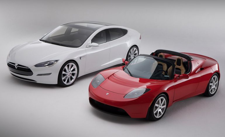 Tesla Roadster vs Model S