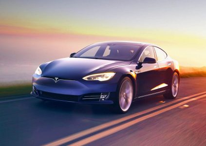 Tesla программно расширила модельный ряд электромобилей, выпустив Model S 60 и Model S 60D с ограниченной ёмкостью батареи