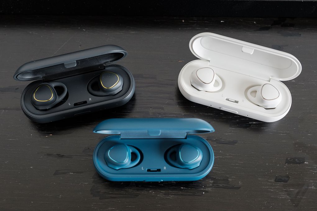 Представлены беспроводные наушники Samsung Gear IconX с 4 ГБ флэш ...