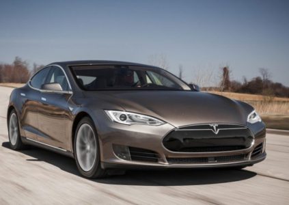 Илон Маск заявил, что электромобиль Model S может неплохо плавать