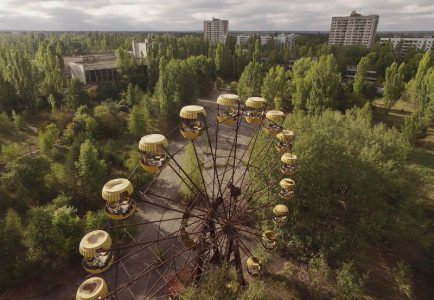 Зона отчуждения Чернобыльской АЭС может возродиться и стать крупнейшим центром солнечной энергетики в Украине. Уже к концу года там обещают установить первые панели на 4 МВт