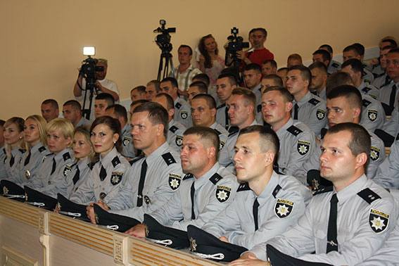 После четырехмесячной подготовки в Харькове выпустили первых украинских киберполицейских