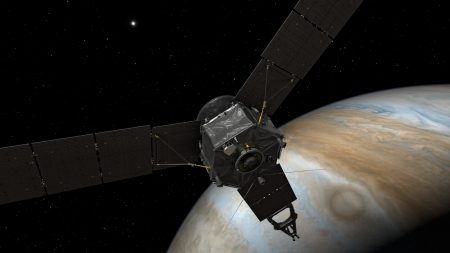 [Обновлено] Межпланетная станция «Юнона» успешно завершила переход на орбиту около Юпитера