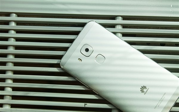 Huawei анонсировала смартфон Huawei G9 Plus в двух версиях