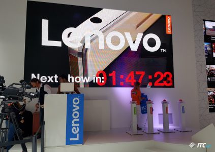 Lenovo на [IFA 2016]: первый взгляд на Yoga Book, Moto Z Play, Hasselblad True Zoom и остальные новинки