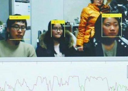 Система распознавания лиц помогает китайскому преподавателю постоянно поддерживать интерес студентов к лекциям