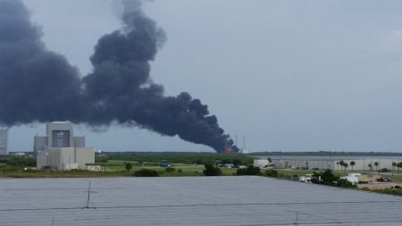 Ракета SpaceX Falcon 9 взорвалась во время испытаний на мысе Канаверал