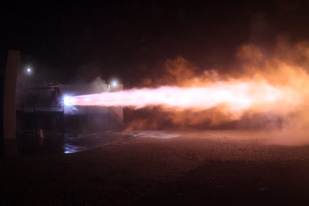 SpaceX успешно испытала двигатель Raptor для будущих полетов на Марс и назвала причину недавнего взрыва Falcon 9